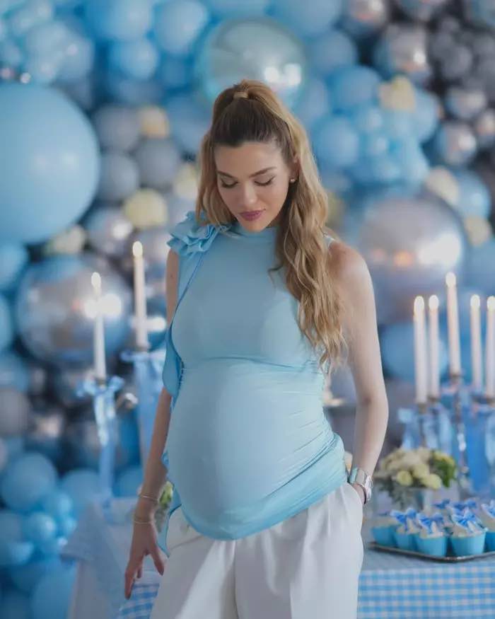 yasemin sefkatli dogacak ikiz bebekleri icin baby shower partisi duzenledi